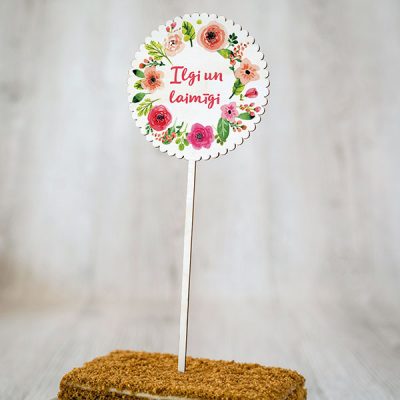 Dekoratīvs kūku dekors ar krāsainu tekstu: "Ilgi un laimīgi"
