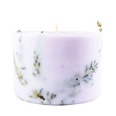 TL Candles balta svece ar iestrādātiem lavandas ziediem