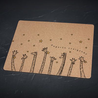 Korķa paliktnis, lielais, ar attēlotām žirafēm un zvaigznēm un tekstu - Pagaršo zvaigznes