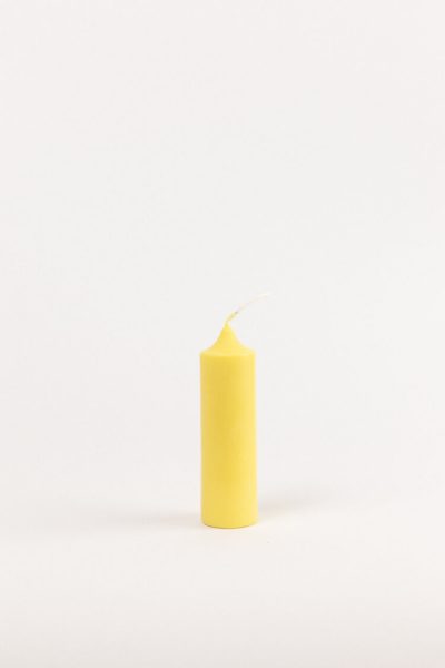 dzeltena zemā rapšu vaska svece