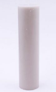 pelēka stearīna svece cilindra formā