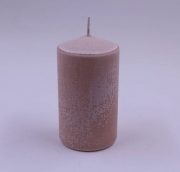rozā stearīna svece cilindra formā ar vecinājuma efektu