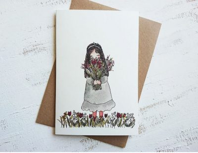 Atverama apsveikuma kartīte, meitene ar ziediem, 10x15cm, ar aploksni