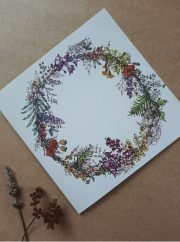 Atverama apsveikuma kartīte ar pļavas ziedu vainaga zīmējumu, 13x13cm, ar aploksni