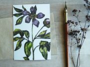 Apsveikuma kartīte ar tumši violeta zieda zīmējumu, 10x15cm