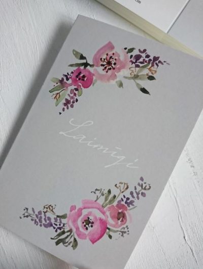 Atverama apsveikuma kartīte ar ziediem un uzrakstu "Laimīgi", 10x15cm
