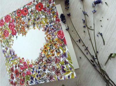 Atverama apsveikuma kartīte ar krāsainu ziedu sirds zīmējumu, 13x13cm
