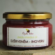 Ozolu bites, medus ar dzērvenēm un ingveru stikla burciņā