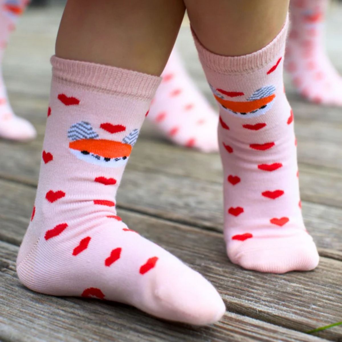 Tutas lietas, bērnu gaiši rozā zeķes ar sirsniņām