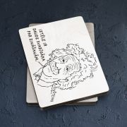 Koka magnēts, dadzis, 50x70mm, Einšteins, Iztēle ir daudz svarīgāka par zināšanām