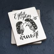 Koka magnēts, dadzis, 50x70mm, Divi eži, Ezītis ezītim draugs