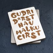 Koka magnēts, dadzis, 50x70mm, Gudri d*rst nav malku cirst