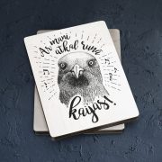 Koka magnēts, dadzis, 50x70mm, Kaija, Ar mani atkal runā kaijas